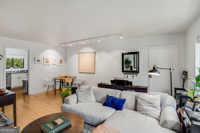 Photo - 96 Ardmore Pl NW Unit APT 3