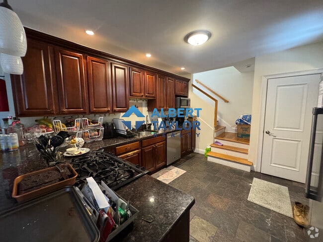 Building Photo - 44 Greycliff Rd Unit 1 Rental