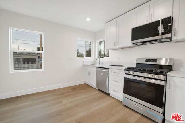 529 W 90th St