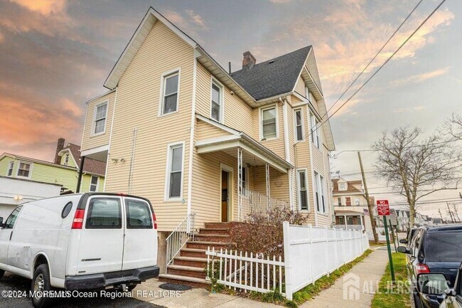 Building Photo - 117 Lewis St Unit 1 Rental