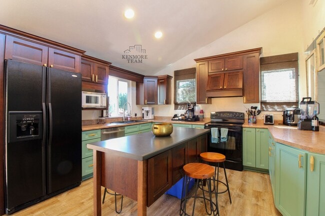 Photo - FURNISHED: 5 Bedroom, 2 Bath Home in Kennewick