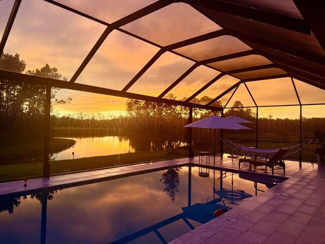 Building Photo - Stunning 5BR House in Zephyrhills