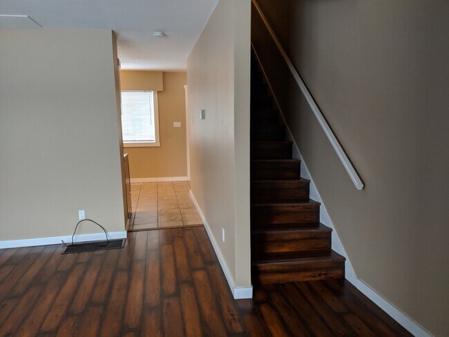 Photo - 1716 Willowbrook Crescent