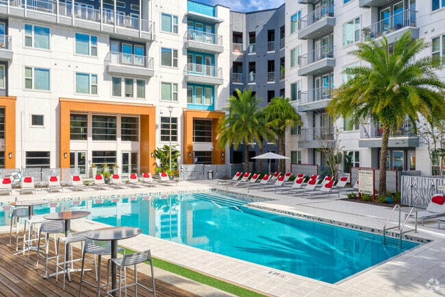 Piscina - The Parker at Maitland Station Apartments