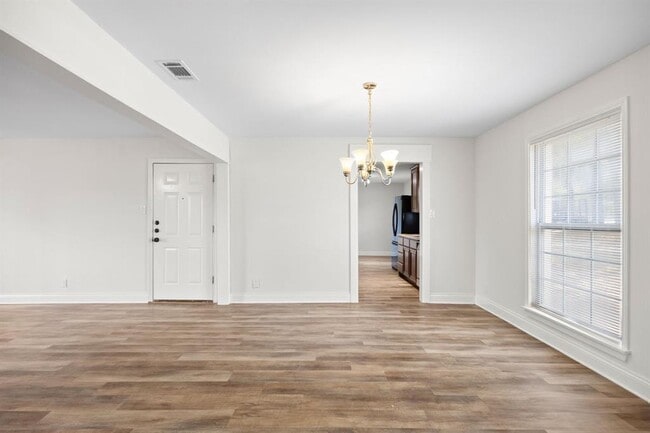 Photo - 2904 Northeast Dr