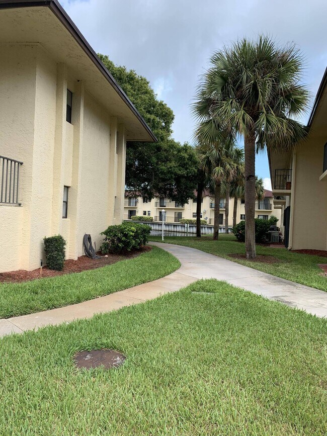 2050 Oleander Blvd Apartment Fort Pierce, FL