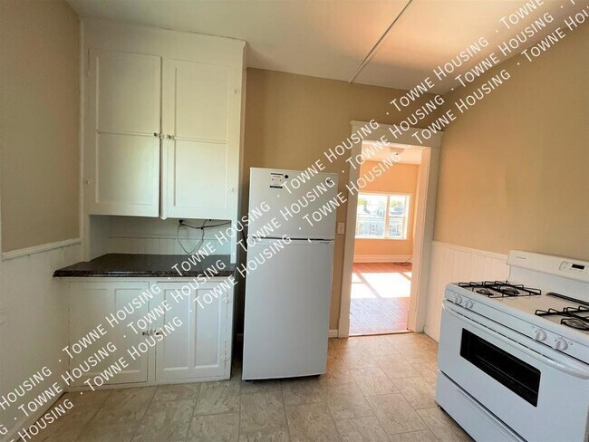 Photo - 170 Ladner Ave Unit 2