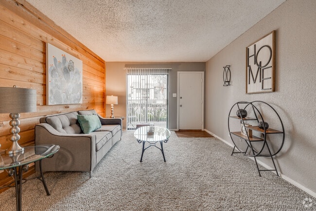 1BR, 1BA - 700SF