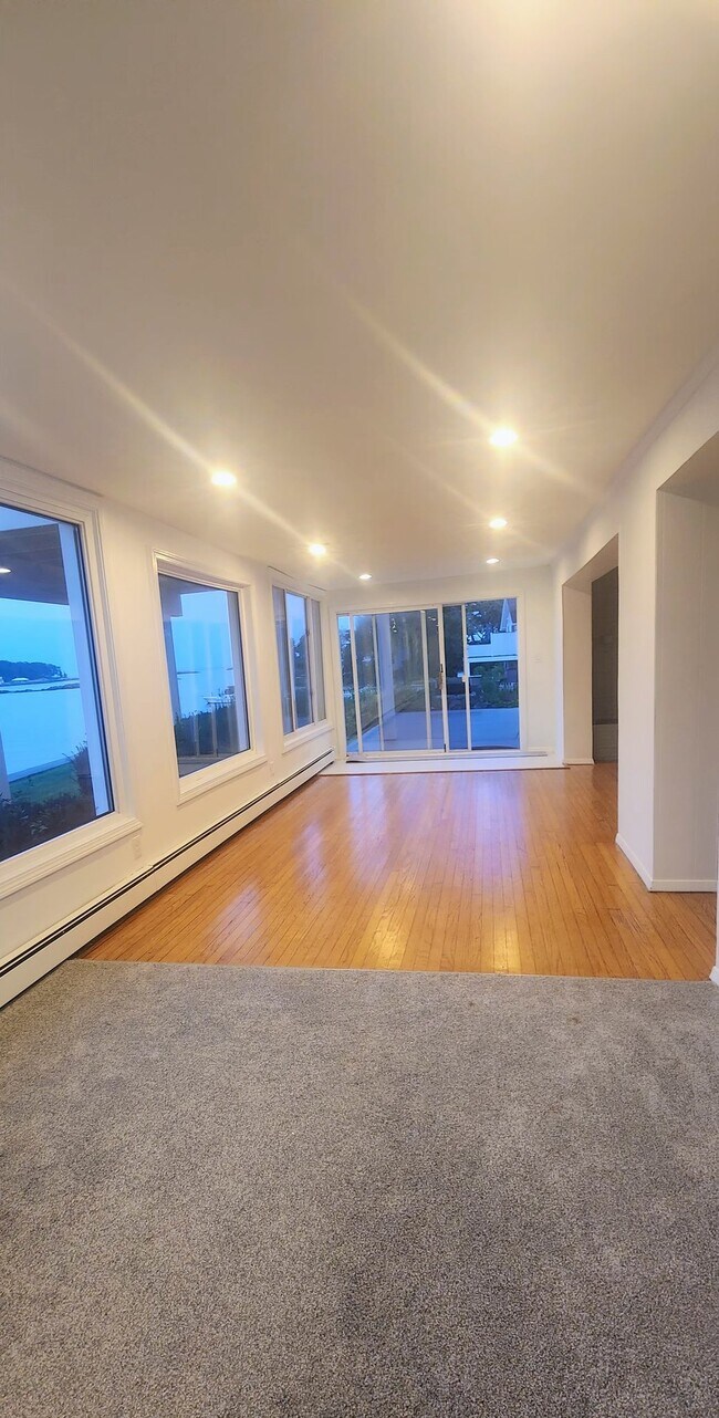 189 Shore Dr Unit 1st Floor