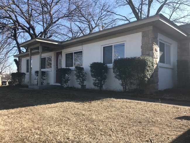 Photo - 223 E Independence St