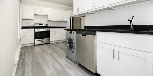 Building Photo - 838 W Cornelia Ave Unit 1N