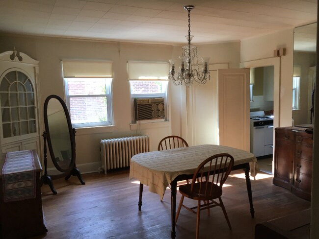 Photo - 3030 Pinewood Ave Unidad 1st floor