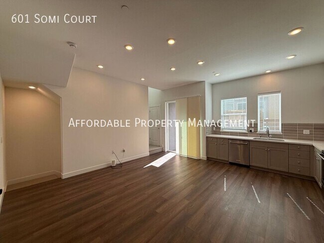 Photo - 601 Somi Ct