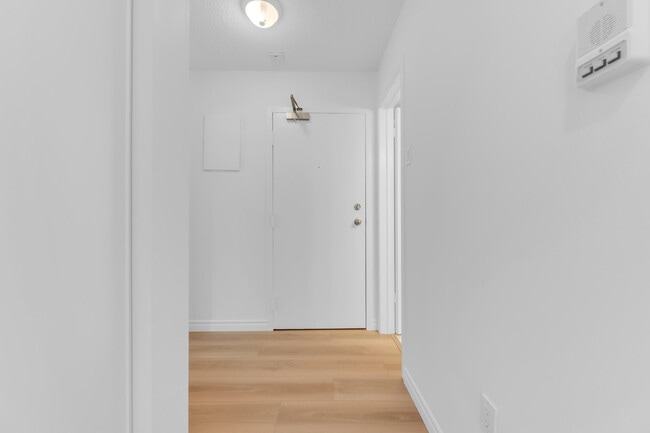 Building Photo - 833 Foss Rd Unit 2-1