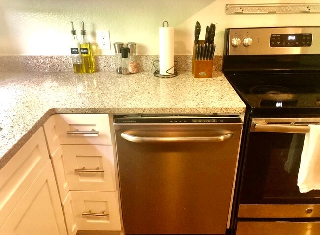 Photo - 929 NW Summercrest Blvd