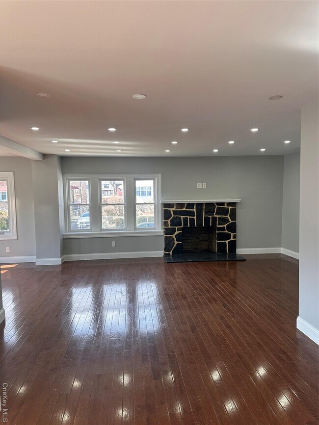 Photo - 1 Greendale Ave