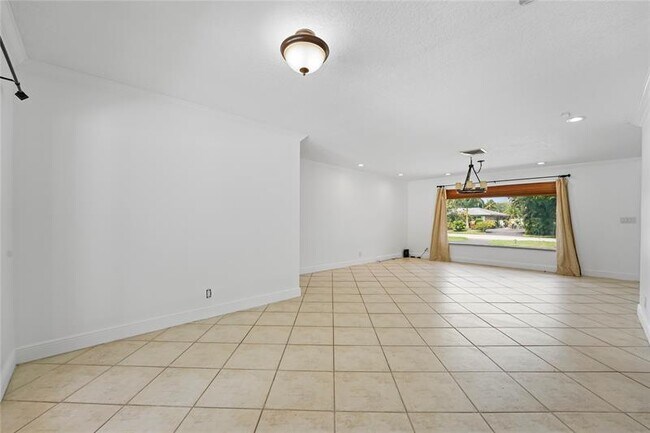 Photo - 1120 E Tropical Way