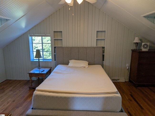 Photo - 260 E Greer St