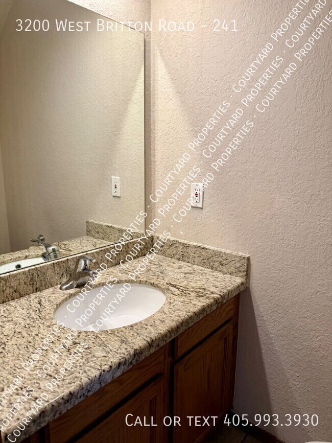 Photo - 3200 W Britton Rd Unidad 241