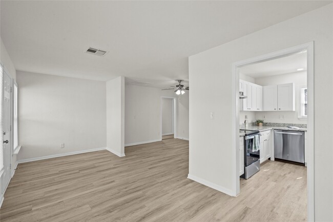 Photo - 2105 2nd St