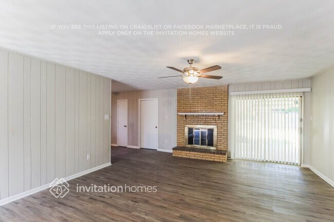 Photo - 805 Poinsettia Dr