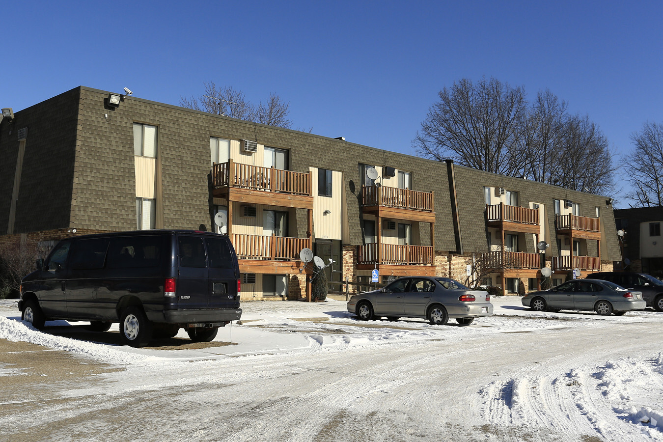 Meadow Oaks Apartments - Meadow Oaks Apartments