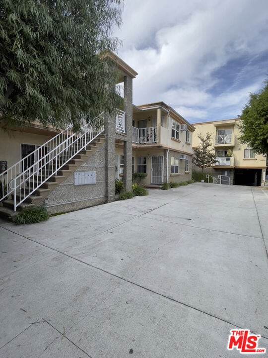 Photo - 15939 Victory Blvd Unidad 201