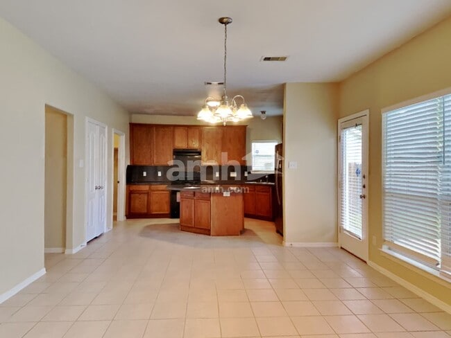 Photo - 1101 Shadow Glenn Dr