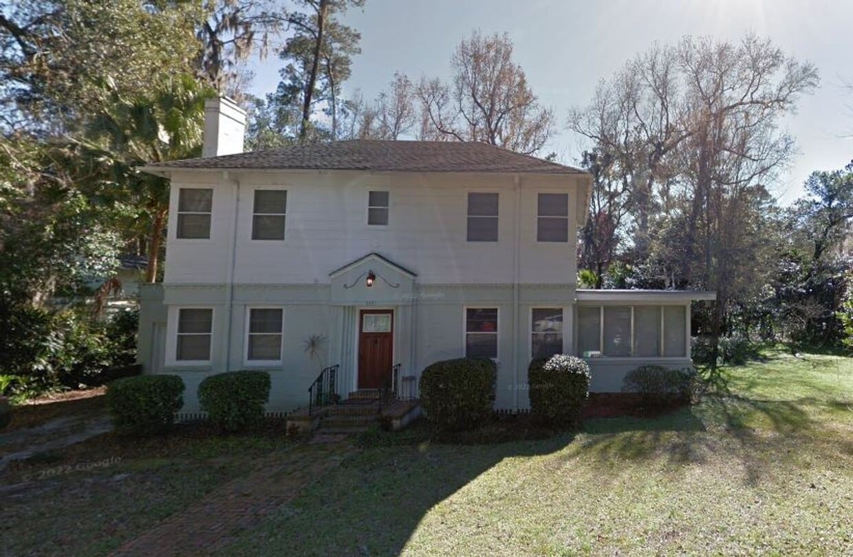 Great Home within Walking Distance to Campus. - Great Home within Walking Distance to Campus.