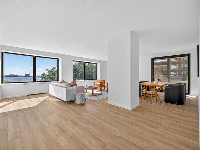 Building Photo - 65 E India Row Unit 6F