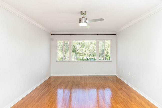 Living Room - 4550 Overlook Dr NE Unit 000