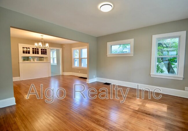 4239 Minnehaha Ave