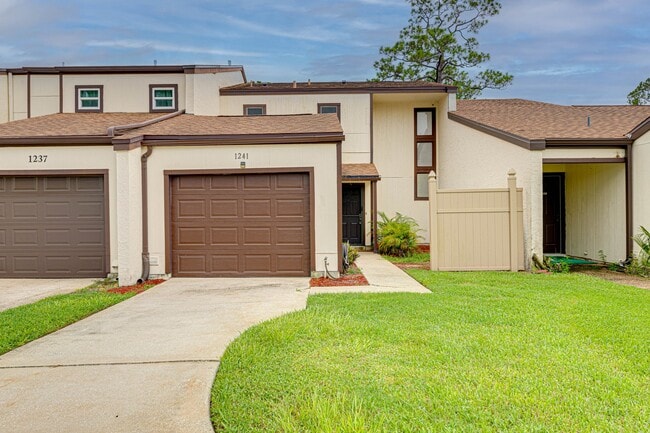 Building Photo - 1241 St Andrews Dr