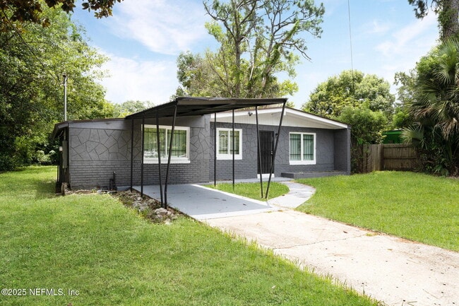 Photo - 9155 Sibbald Rd