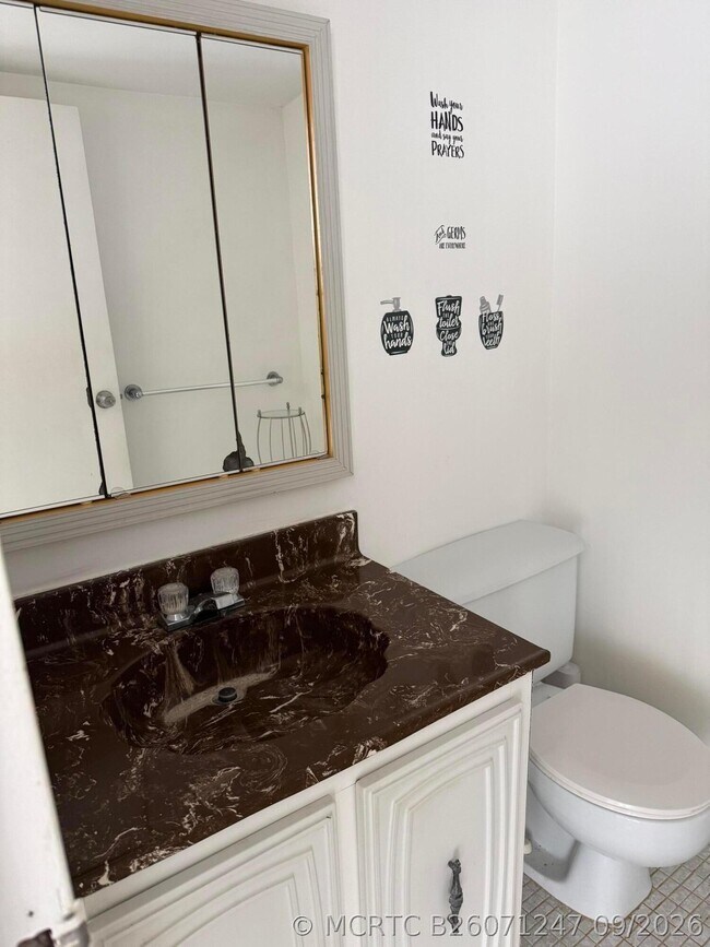Photo - 1000 Parkview Dr Unit 424