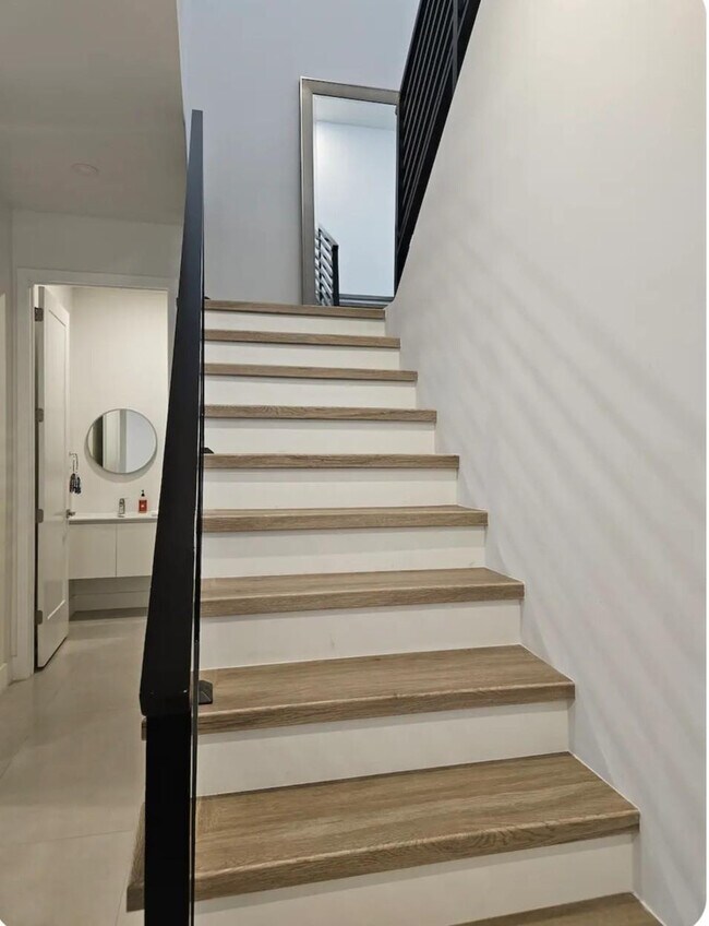 Photo - 2275 SE 7th St