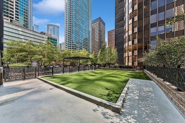 Building Photo - 401 E Ontario St Unit 4506