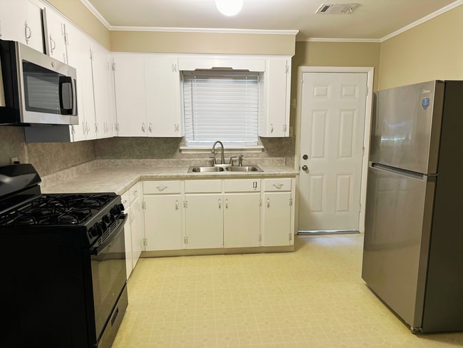 N. Main 608 - Folleto de tiendas en Main, 18/01/2017 - 4212 N Locust St Unidad 4216