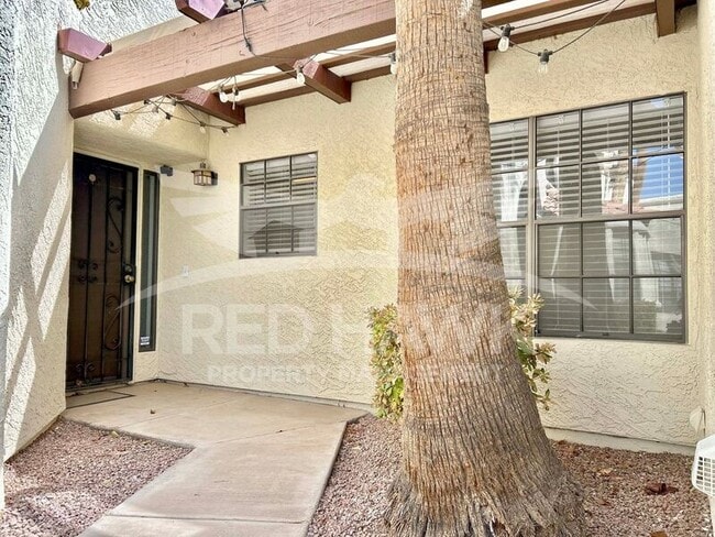 Photo - 1906 E Sunburst Ln