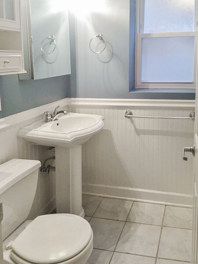 Photo - 628 W Roscoe St Unit 1N