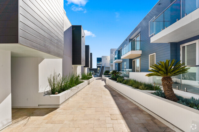 Building Photo - Dana Cove Luxury Living Rental