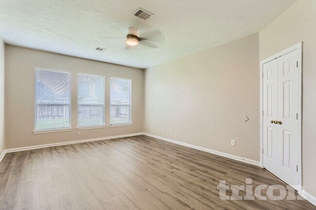 Photo - 4015 Camelia Glen Ln