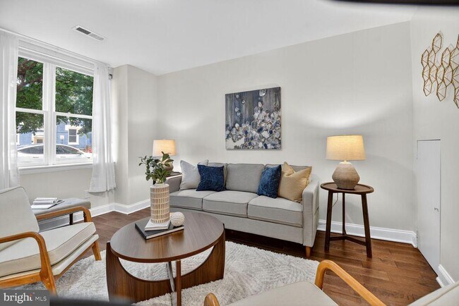 Photo - 1027 6th St NE