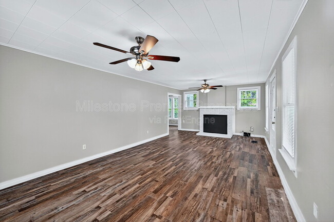 Photo - 300 W Moore St