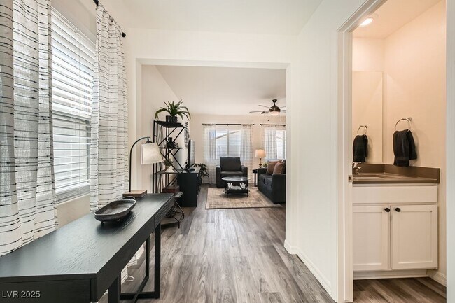 Photo - 1585 Desert Path Ave