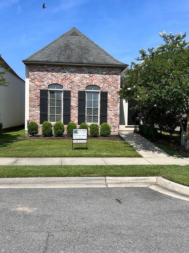 3 br house by U club! Dbl garage, upgrades... - Brand new 3 br house by U club! dbl garage...