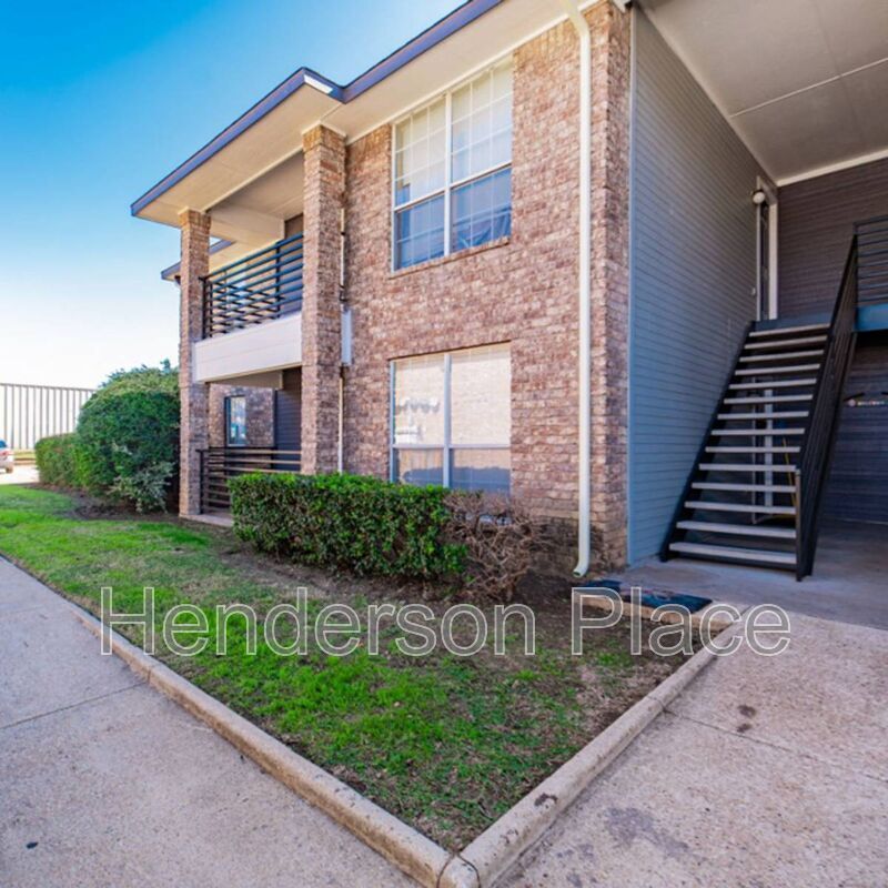 Photo - 170 Henderson St