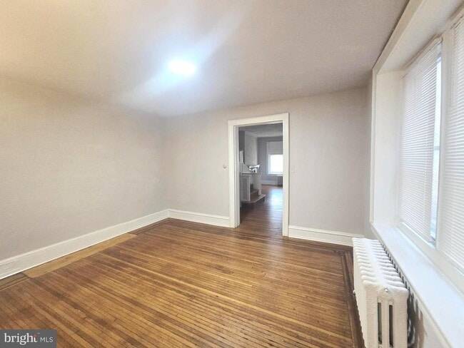 Photo - 5222 Webster St