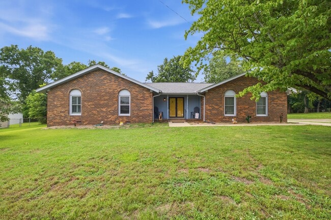 Building Photo - 4812 Sierra Dr