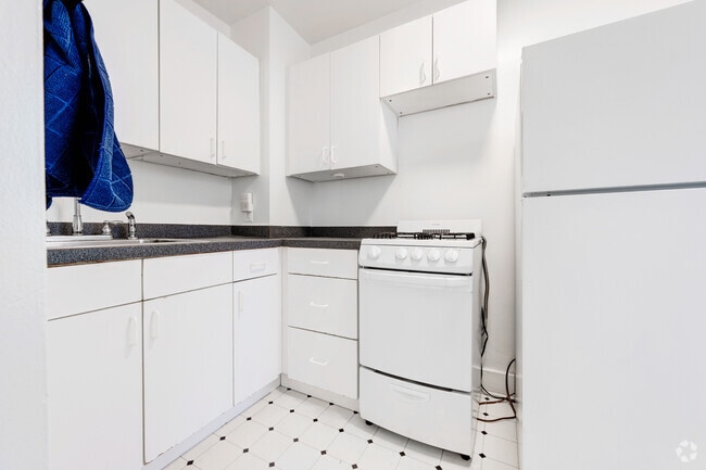 1BR, 1BA - 425SF Kitchen - 171-179 Berkeley St